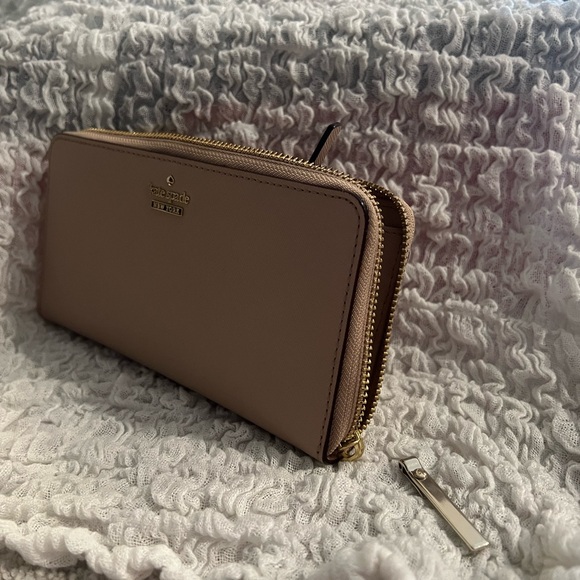 Kate Spade Wallet - Picture 5 of 5